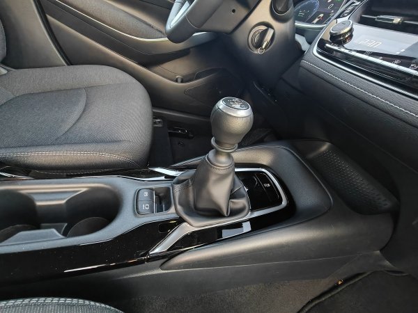 Toyota Corolla Sedan 1.5 VVT-IW 4D MT6 Luna (MY2025)