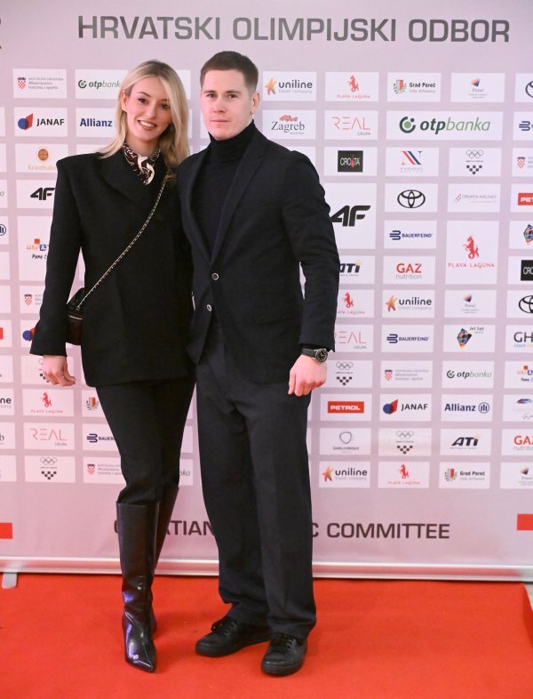 Filip Zubčić sa zaručnicom Anom Vukojom
