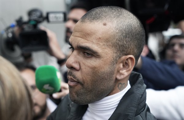 Legendarni Dani Alves kupuje portugalskog trećeligaša