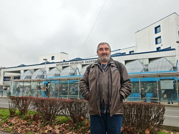 Marin je član Inicijative Od srca do srca za beskućnike i potrebite koja  redovno pomaže beskućnicima na sve moguće načine