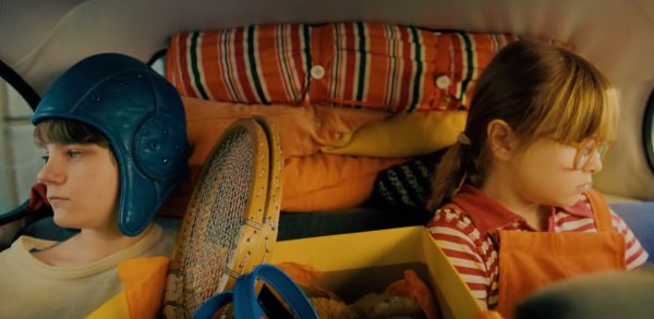 Milan i njegova sestra uz pomoć tri detektiva moraju pronaći svoje roditelje