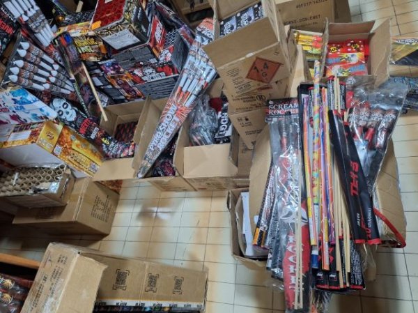 Na zagrebačkoj Trešnjevci pronađena tona pirotehnike, uhićen muškarac