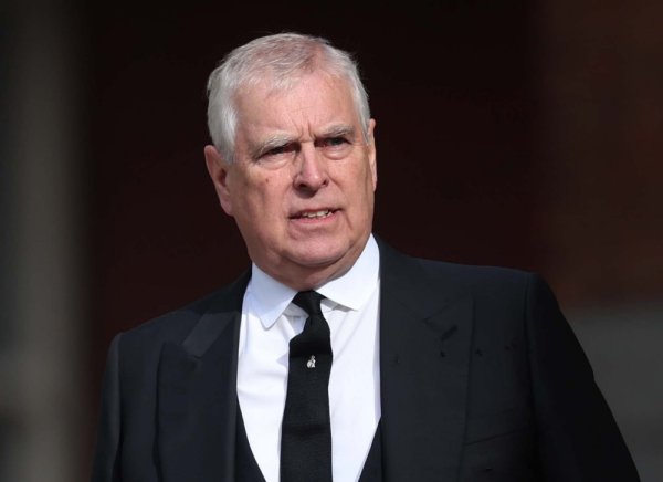 Novi udarac za princa Andrewa: Oduzeta dozvola za oružje i prisilno iseljenje