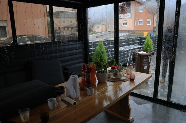 Kuća na koju je bačena eksplozivna naprava u Sesvetskom Kraljevcu