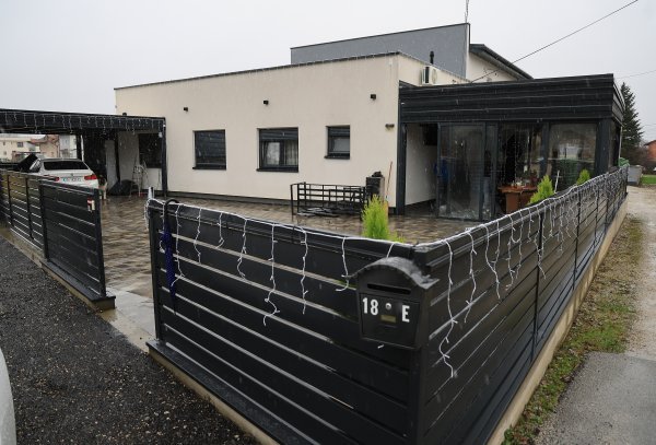 U Sesvetama na kuću punu ljudi bačena eksplozivna naprava