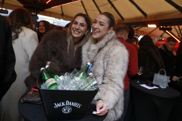 Ni užasno vrijeme nije ih spriječilo: Pogledajte nevjerojatne prizore iz središta Zagreba