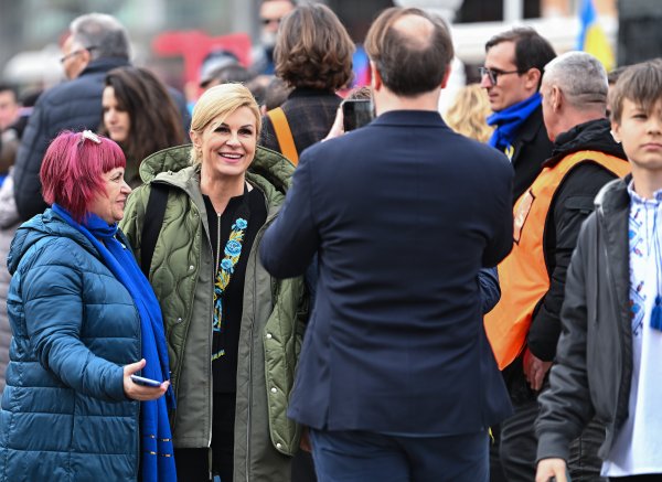 Kolinda Grabar-Kitarović od glave do pete u najpoželjnijoj nijansi ove sezone
