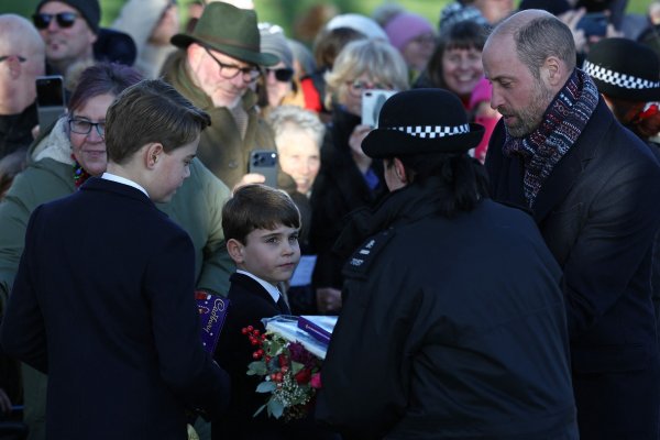 Nestašni princ opet u akciji: Louis ukrao show, pogledajte što je 'oteo' ocu iz ruku