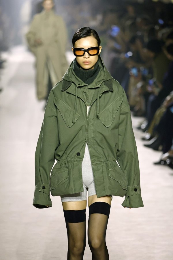 Prekopajte ormare! Vraća se 'ružna' zelena jakna, najbolji komad odjeće koji ste ikada imali