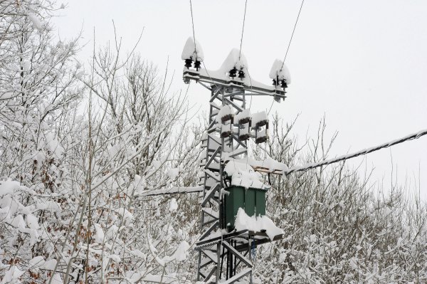 Već četvrti dan nemaju struje: 'Smrzavamo se, škrinje smrde, punimo telefone u birtiji'