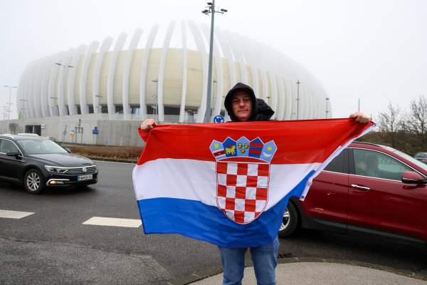 Gužva oko Arene zbog koncerta Thompsona