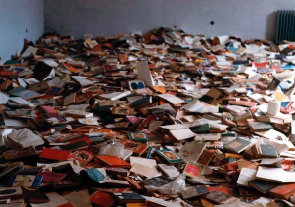 Školska biblioteka u Srbu 1998. Igor Galo/WHW
