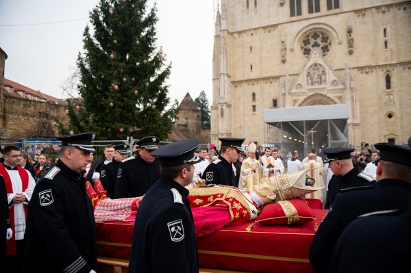 Relikvije bl. Alojzija Stepinca vraćene su u zagrebačku katedralu