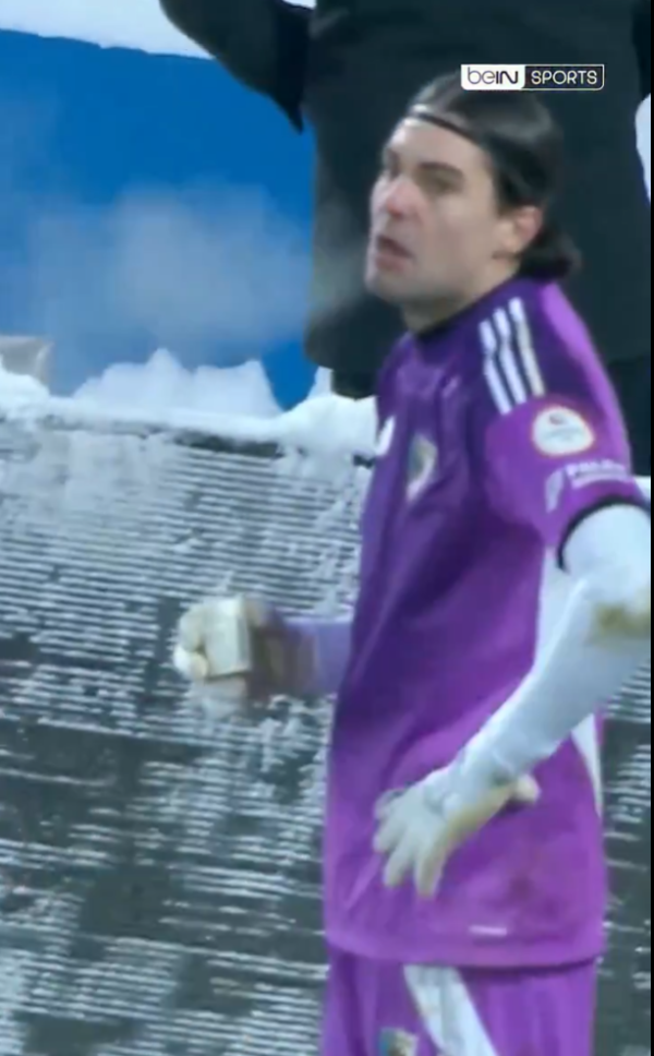 Hrvatski golman postao je hit u Turskoj; pogledajte kako se borio s hladnoćom