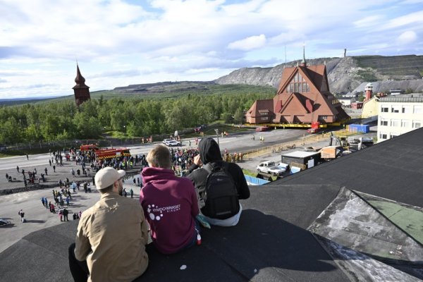 Cijeli gradić se okušio kako bi vidio tu selidbu