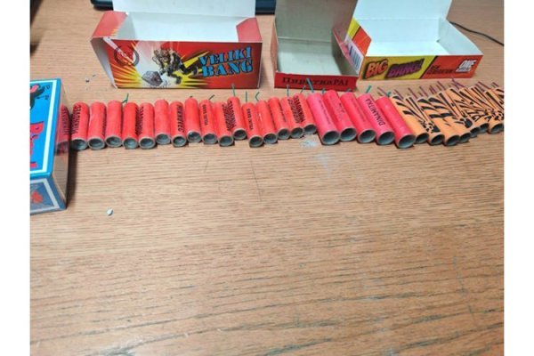 Kod maloljetnika nađene stotine petardi, policija prijavila njegove roditelje