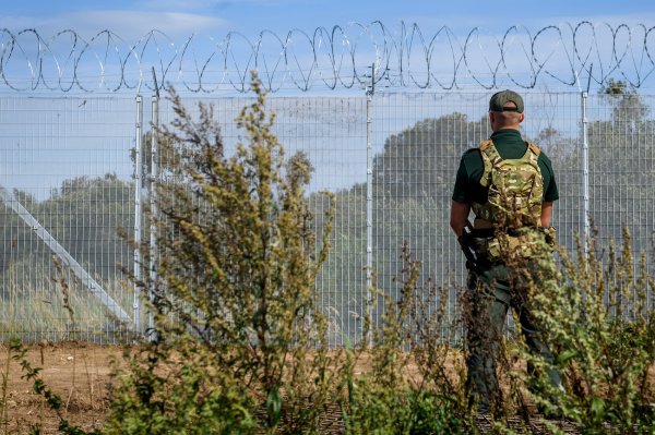 Latvija razvukla 280 kilometara bodljikave žice: To je samo prva faza obrane od Rusa