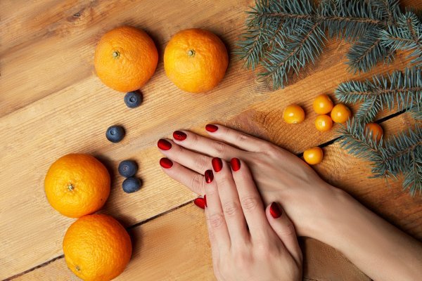 Zima u svijetu manikure naginje tamnijim i smirenijim bojama
