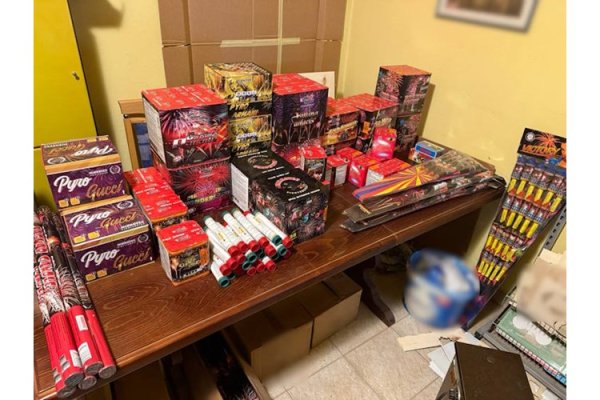 VIDEO Policija mu u kući pronašla čak 23 kilograma pirotehnike