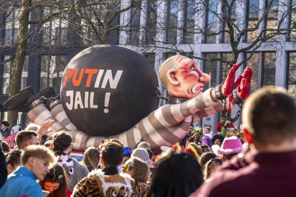 Njemački kipar je svojim karnevalskim kolima često satirizirao Putina