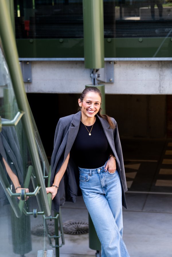 U dugogodišnjoj je vezi s dečkom Ervinom Afganom