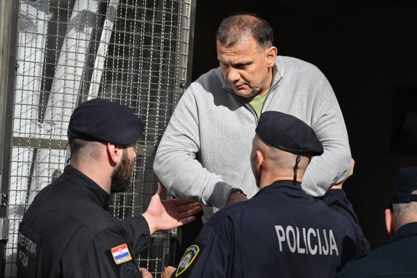 Privođenje crnogorskog državljanina Kemala Rastodera koji je dobijao podatke iz policije