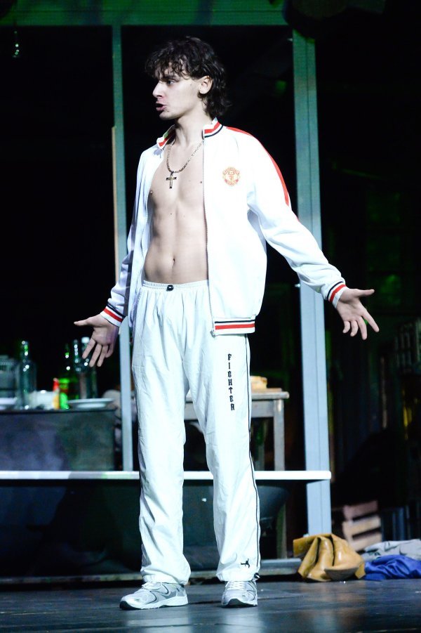 Filip Vidović kao Sandi u predstavi 'Ciganin, ali najljepši'