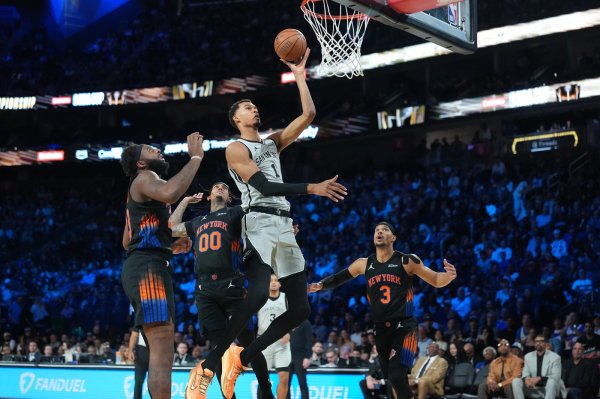 Wembanyama briljirao protiv NY Knicksa, pa se ozlijedio