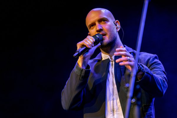 Domaći pjevač pohvalio se sretnom viješću: Točno u ponoć rodila se malena princeza