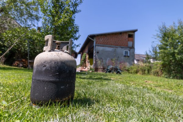 Dvoje ozlijeđenih u eksploziji plina kod Divulja