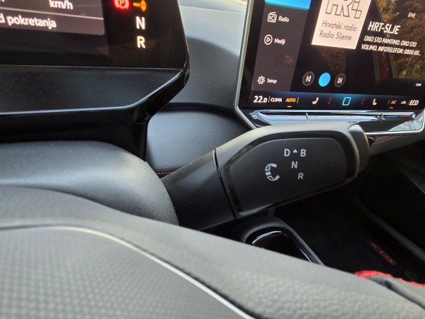 Volkswagen ID.3 PA GTX - ručica 'mjenjača' iza kola volana