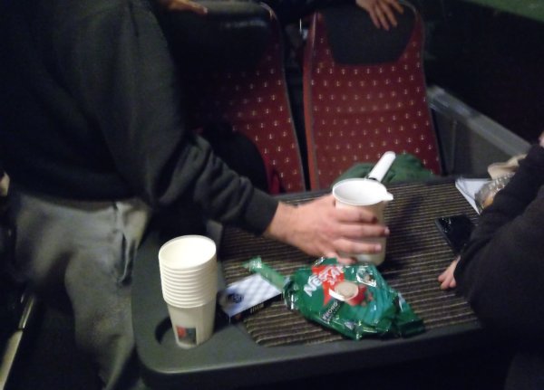 Kava, karte za belu, zanimljivi razgovori- solidarnost i ugodno društvo suputnika spašava život i dušu