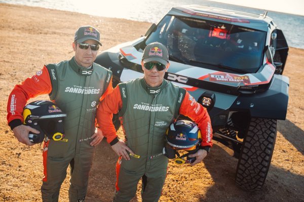 Dacia Sandrideri na Dakar reliju 2026: Sébastien Loeb i suvozač Édouard Boulanger(lijevo)