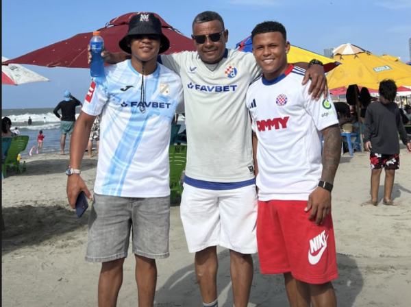 Zvijezda Vukovara pozirala na plaži u Hajdukovom dresu