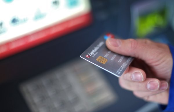 Građani pravo na besplatan račun imaju za račune na koje primaju plaće ili mirovine (Ilustracija)