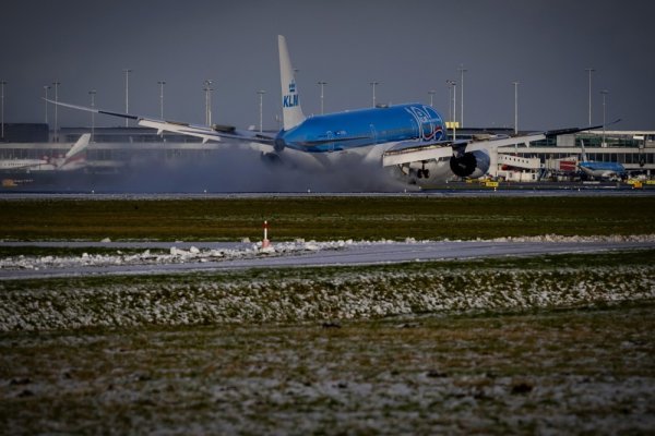 Snijeg napravio potpuni kaos u Nizozemskoj: 'Ostanite doma kad god je moguće'