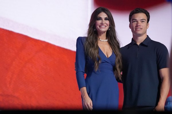 Kimberly Guilfoyle sa sinom Ronanom