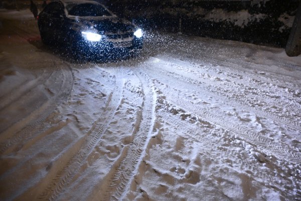 Vožnja po snijegu i ledu jako je zahtjevna i vrlo opasna