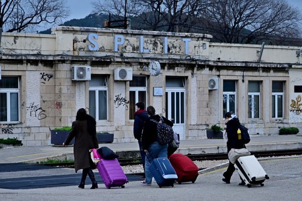 'Zaglavljeni' vlak nakon 21 sata putovanja stigao u Split: 'Navikla sam, ali ovo je bilo previše'