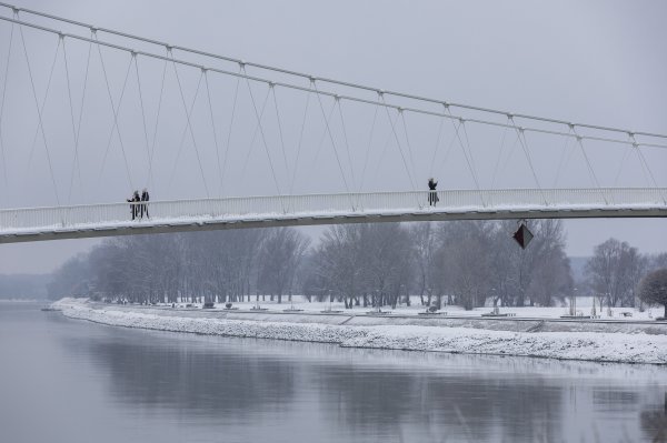 Zimske službe očistile snijeg u Osijeku, pripremaju se za sutra