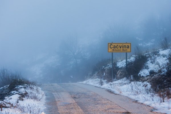 U Dalmatinskoj zagori veći problem od snijega stvara ledena kiša, na terenu 23 ekipe