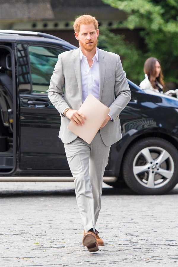 Kralj Charles ne želi imati veze s time: Iako stiže u Britaniju, princ Harry se neće susresti s ocem