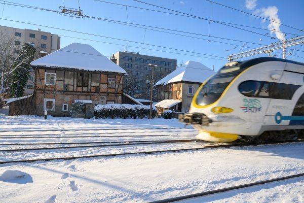 Kuće ne djeluju sigurno, a k tome se nalaze uz pružni prijelaz, poznat, nažalost, po tragedijama