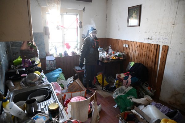 Srećko nam je pokazao stan i grafite (desno na zidu) kojima komuniciraju rješavajući svoje nesuglasice