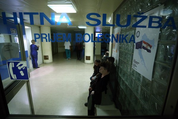 Skliske ceste i nogostupi: Hitne pune zbog padova na ledu, u nekima su odgođene operacije