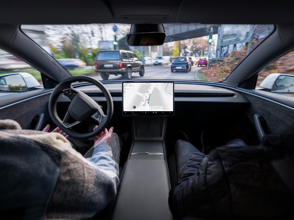Tesla dovodi Full Self-Driving s nadzorom u Europu: Je li autonomna vožnja ključna za održivu budućnost?