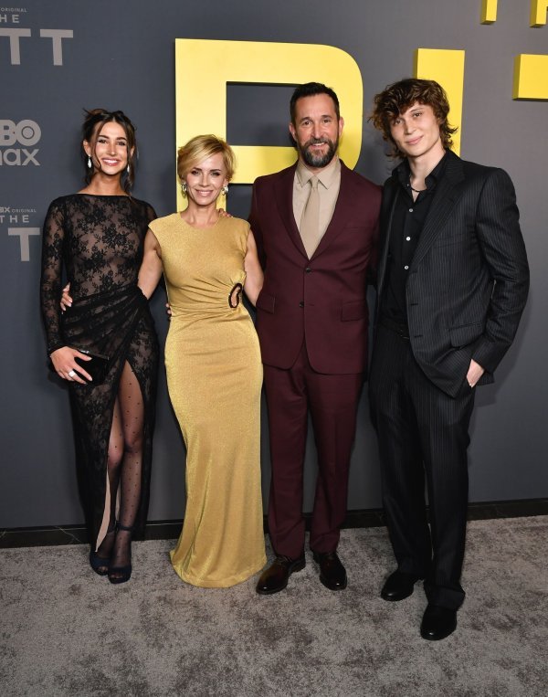 Auden Wyle, Sara Wells, Noah Wyle i Owen Strasser Wyle