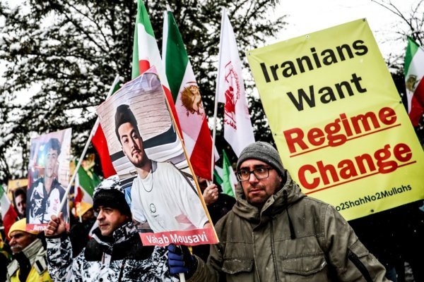 Iransko je društvo podijeljeno