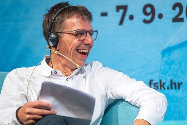 U jačanju samih sebe, u samospoznaji, ali i u zdravom skepticizmu, najviše pomažu čitanje i učenje