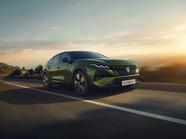 Osvježeni Peugeot E-408 GT